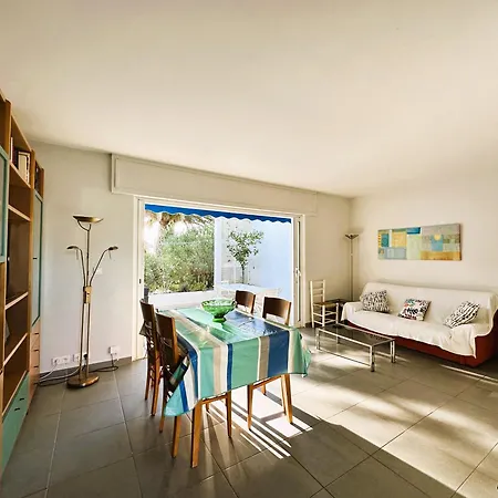 Hyebrou Pour 6 Personnes Climatise Avec Acces Plage Situe Aux Salins D'hyeres * Йер