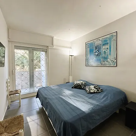 Hyebrou Pour 6 Personnes Climatise Avec Acces Plage Situe Aux Salins D'hyeres Апартаменты *