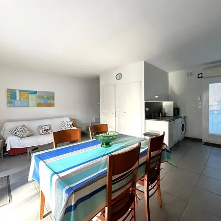 Apartment Hyebrou Pour 6 Personnes Climatise Avec Acces Plage Situe Aux Salins D'hyeres *