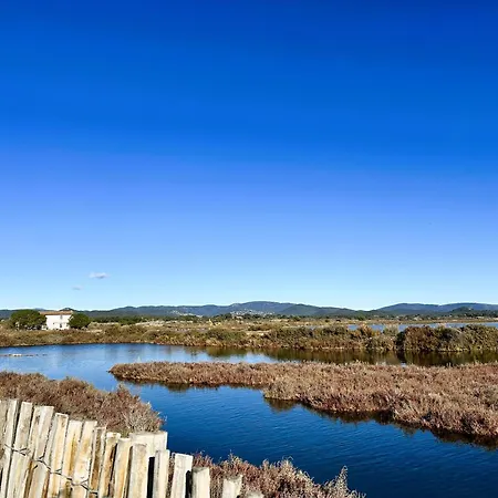 Hyebrou Pour 6 Personnes Climatise Avec Acces Plage Situe Aux Salins D'hyeres *