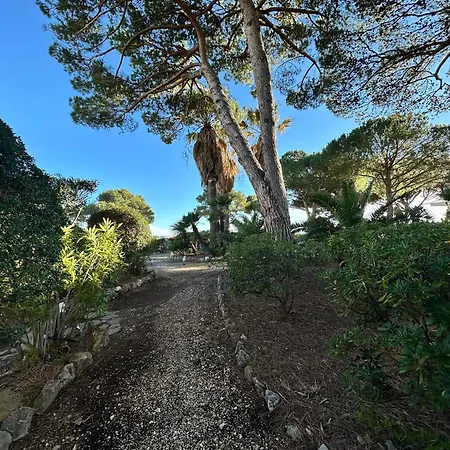 Hyebrou Pour 6 Personnes Climatise Avec Acces Plage Situe Aux Salins D'hyeres Apartment *